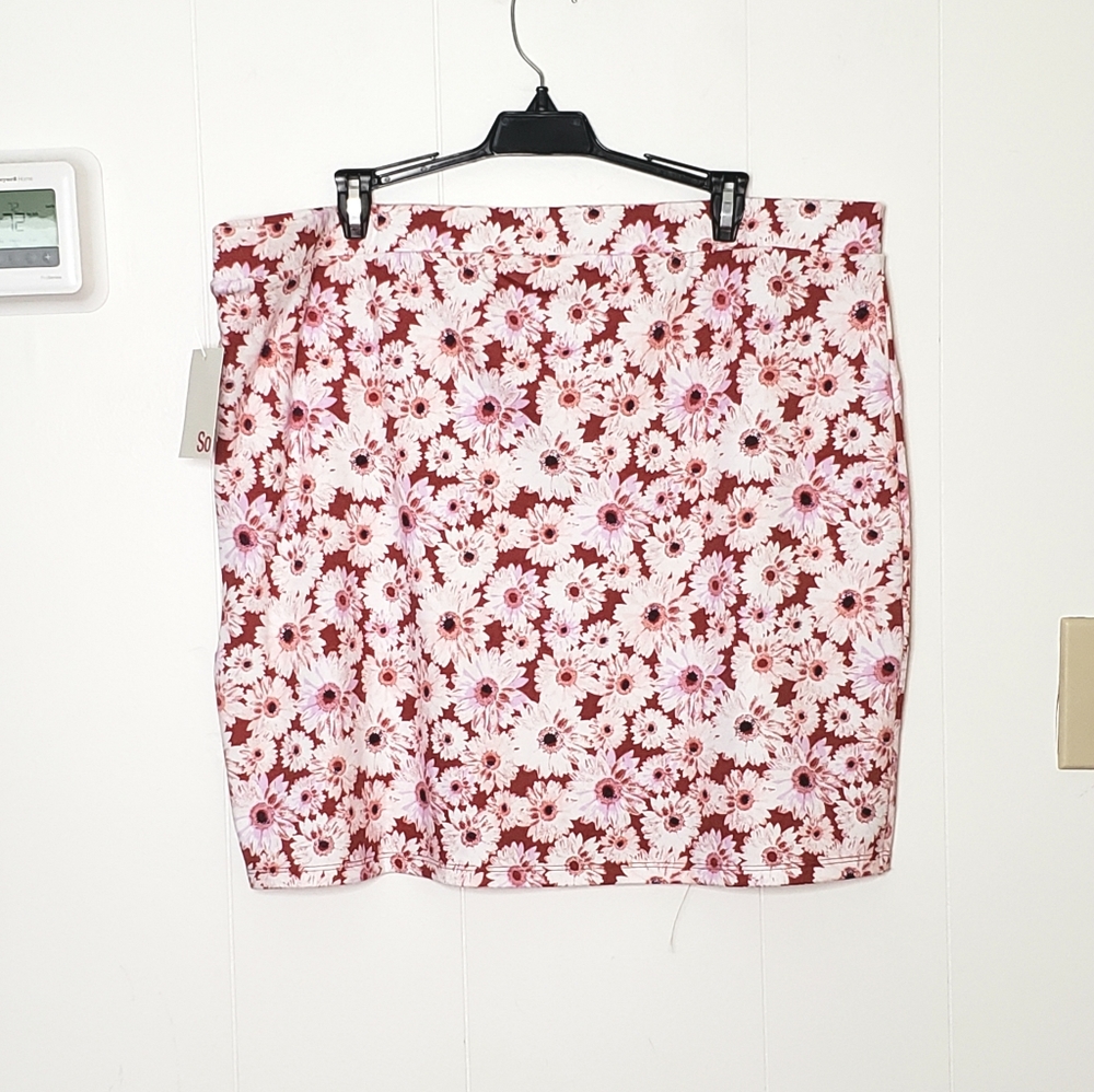 SO NWT Floral Skirt